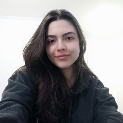 Maria Clara Araujo