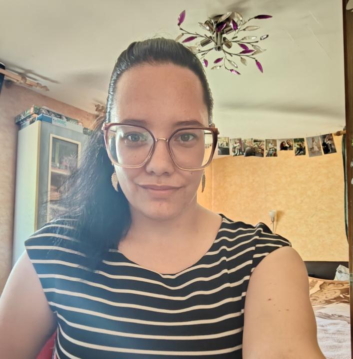 Dzvonyár Enikő Anna