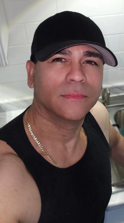 Elvis Deras