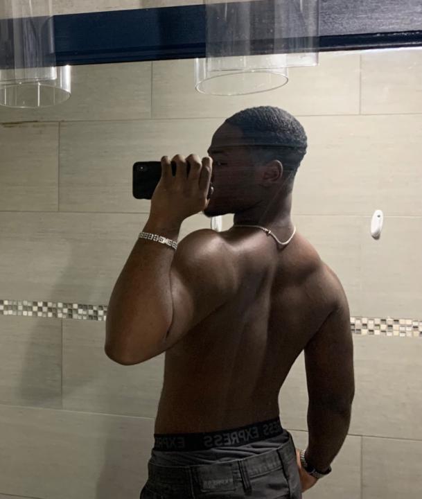 Bo Oladele