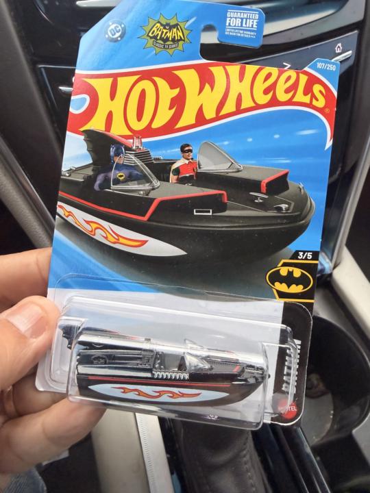 Morning hunt BatBoat 
