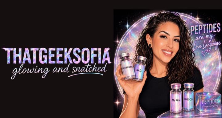 ThatGeekSofia Glowing&Snatched