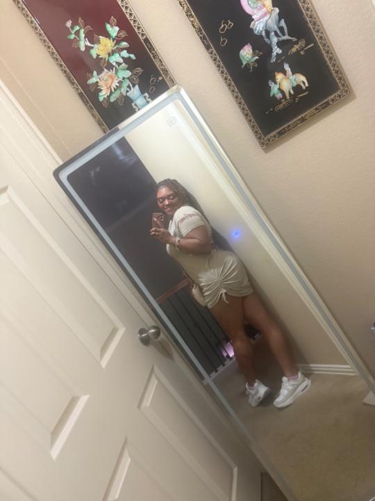 Lizz Dom