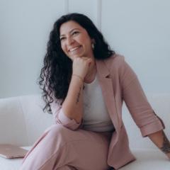 Pari-Sophie Hinedi