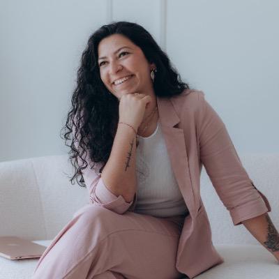 Pari-Sophie Hinedi