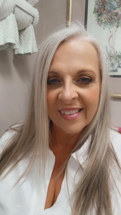 Donna Hoskins