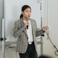 陳 威達