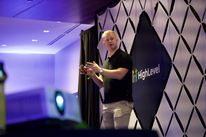 How I Get $10,000/Month Clients as a Funnel Builder