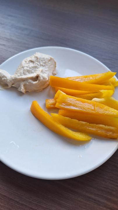 humus & peppers snack