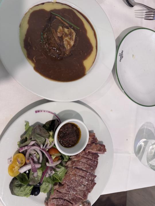 Toda la ensalada primero y después la proteína 