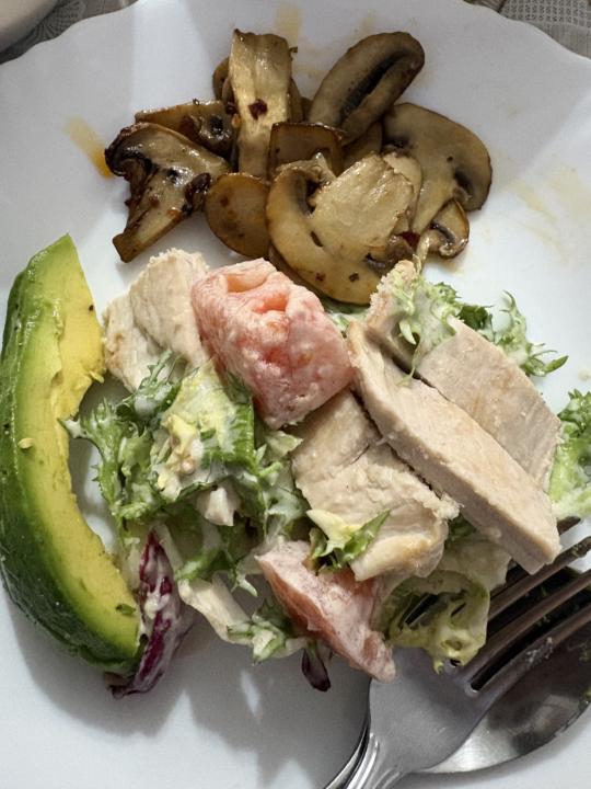 Dinner!! 🥑🍄‍🟫🥗
