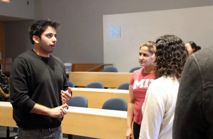 𝐇𝐨𝐰 𝐭𝐨 𝐀𝐧𝐬𝐰𝐞𝐫 "𝐖𝐡𝐲 𝐈𝐧𝐯𝐞𝐬𝐭𝐦𝐞𝐧𝐭 𝐁𝐚𝐧𝐤𝐢𝐧𝐠?" – 𝐅𝐫𝐨𝐦 𝐚𝐧 𝐄𝐱-𝐆𝐨𝐥𝐝𝐦𝐚𝐧 𝐒𝐚𝐜𝐡𝐬 𝐑𝐞𝐜𝐫𝐮𝐢𝐭𝐞𝐫