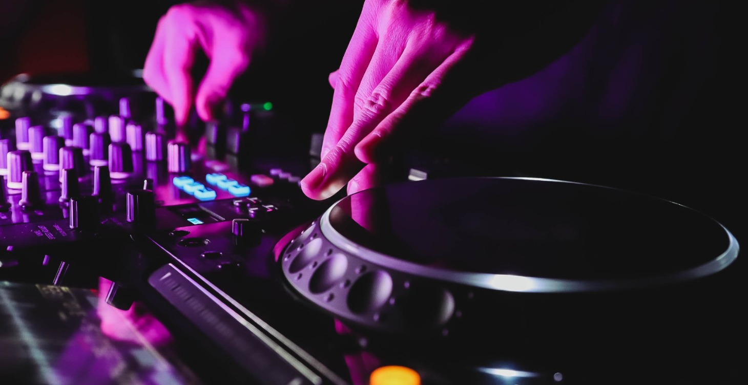 DJ'ing with CDJ's, Traktor & Controllers