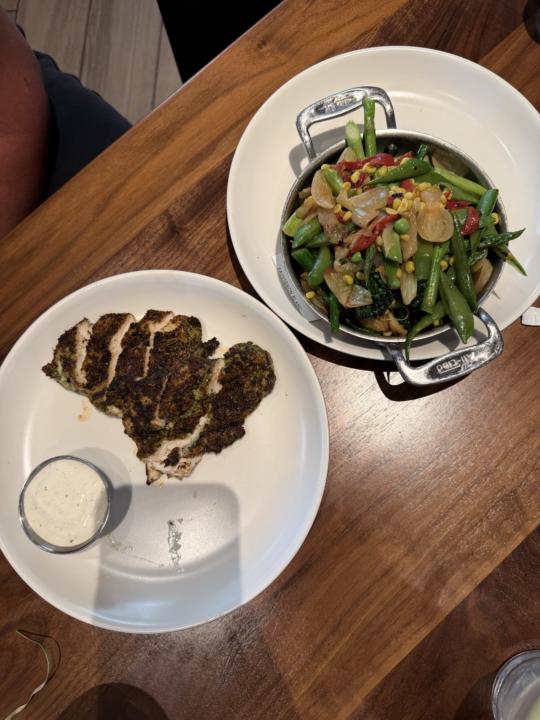 Simple order— grilled chicken w/side of veggies. 