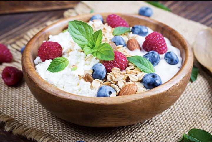 High-Protein Cottage Cheese Bowl (5 min, no cooking)
