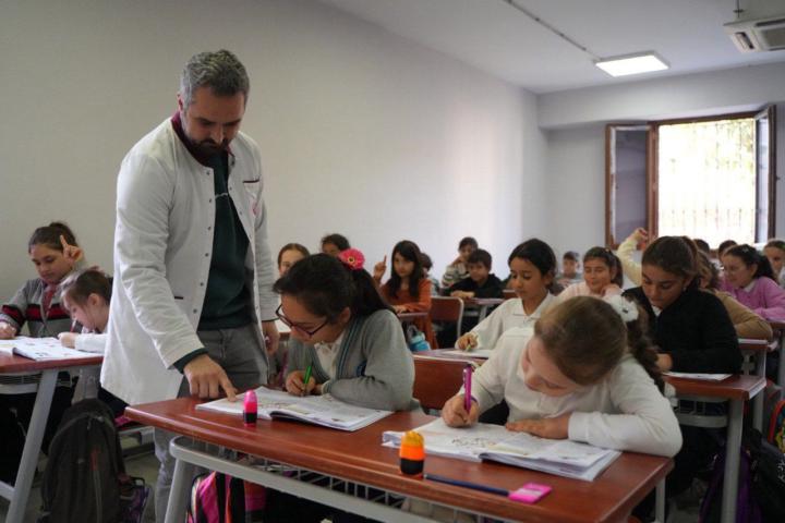 Bilgi Evleri'nde ders var ama sıkılmak yok...