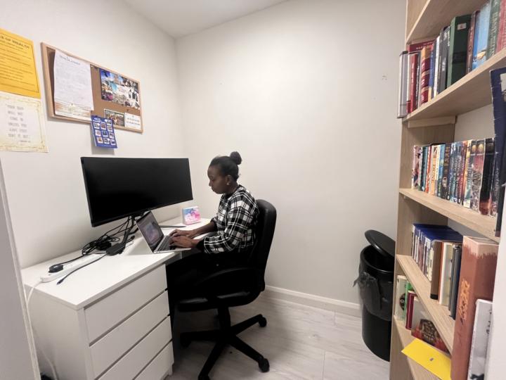 Welcome! Introduce yourself + share a pic of your workspace 🎉