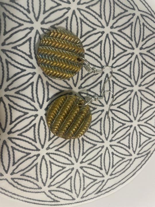 My first pair of carved earrings 🥰