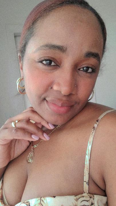 Yanela King