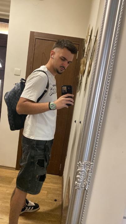 Beni Tőzsér