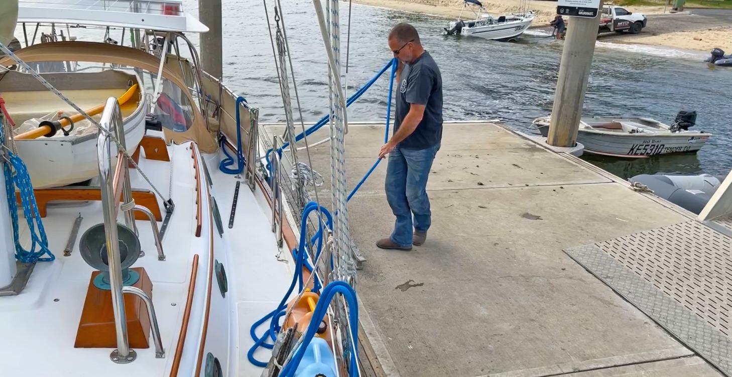 10 Docking a monohull