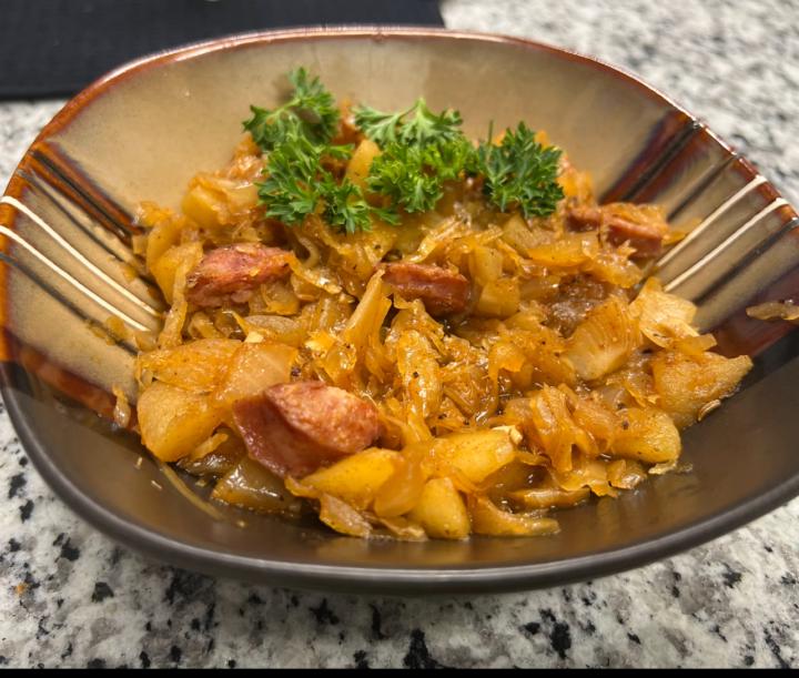 Apple-Sauerkraut Stew