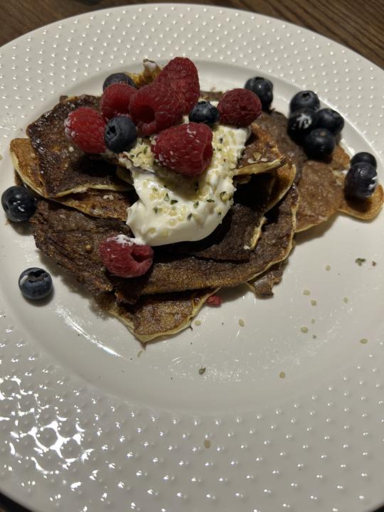 Fluffy Protein Pancakes With Warm Raspberries 
