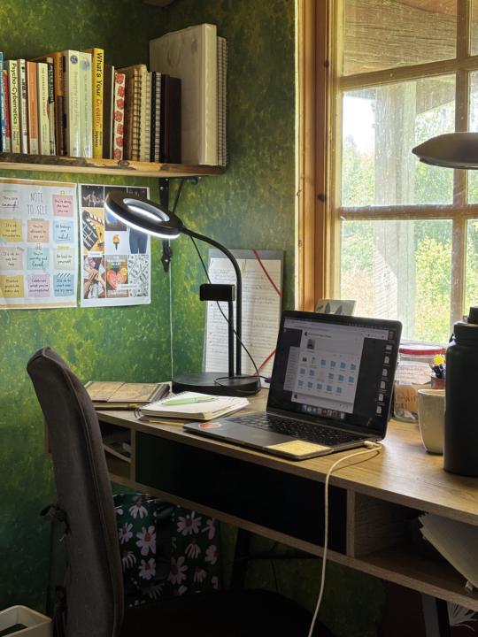 Creative Workspace PEEK! 👀 