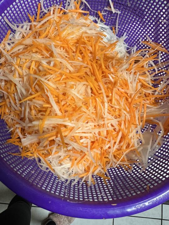 Vietnamese Pickled Daikon & Carrots (Đồ Chua)