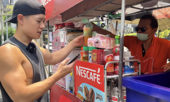 You can lose fat eating ANY cuisine 🍢 Yes, even street food.