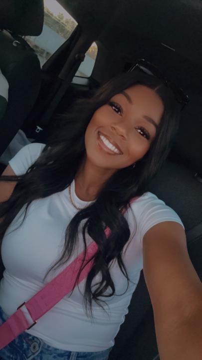 Kat - TheAestheticCelebrations.