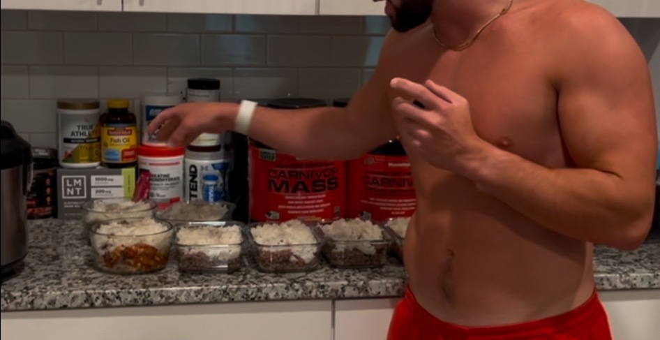 How I meal prep for BULK in under 1 hour (Video)