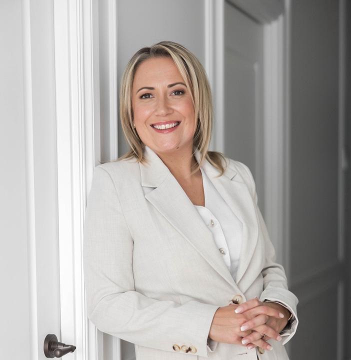 Kate Benjamin