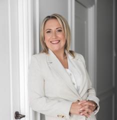 Kate Benjamin