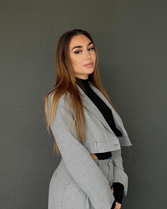 Carli Bureynejad