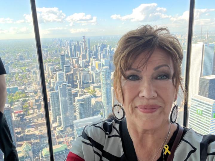 Linda L Price