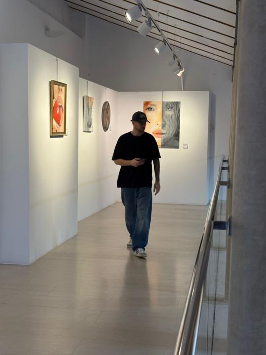 Aún no se pa’ donde vamos no me importa, siempre trataste con respeto to’ mis miedos