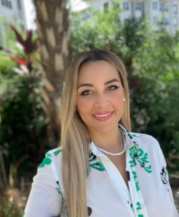 Nora Arenivas