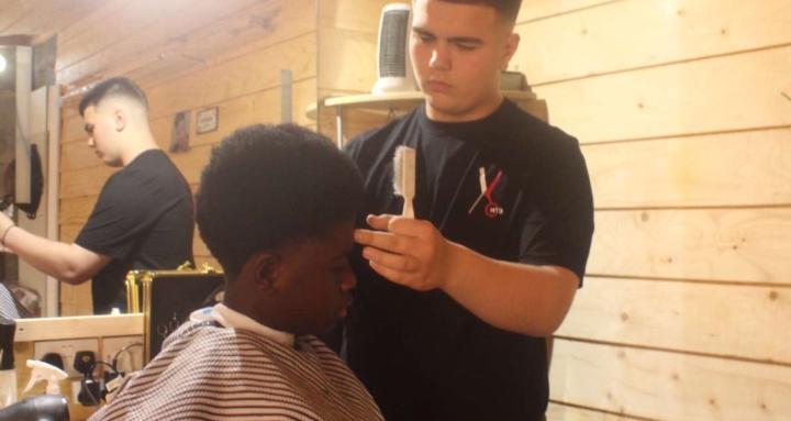 learn to cut hair with AV