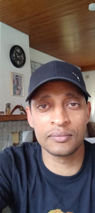 Aron Kiflom