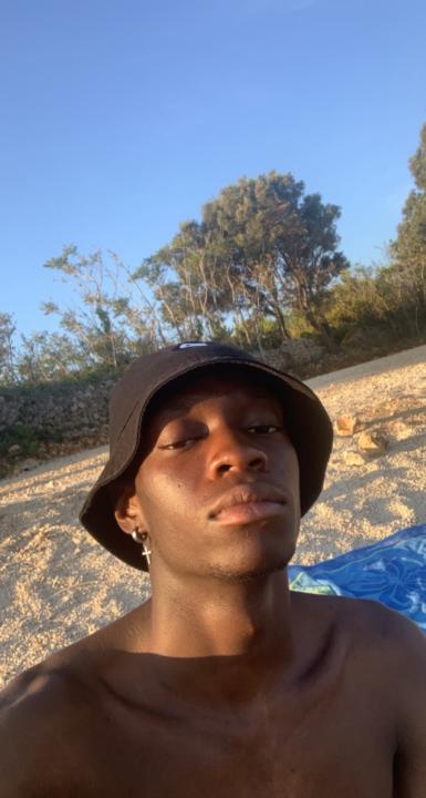 Ampoma Dezzac Omari