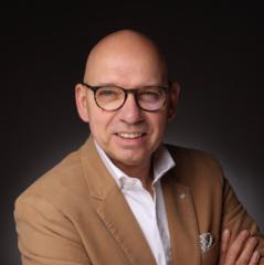 Dirk Ferrer