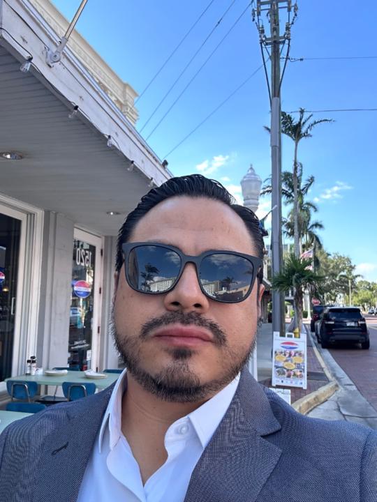 Cristhian H. Pástor