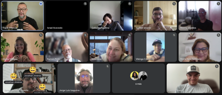 Hoy el Team Élite está reunido en nuestra clase de Mentalidad, como todos los lunes