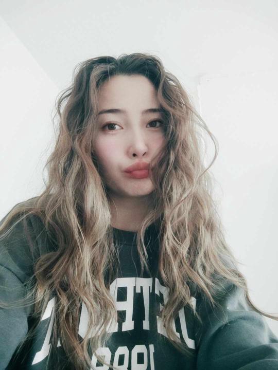 Bvgdere sainuu uurigu shineer bvteej shine aylald garahig xvslee ta bvhenteige 1 angid bgada maash ih bayrtai baina 😊