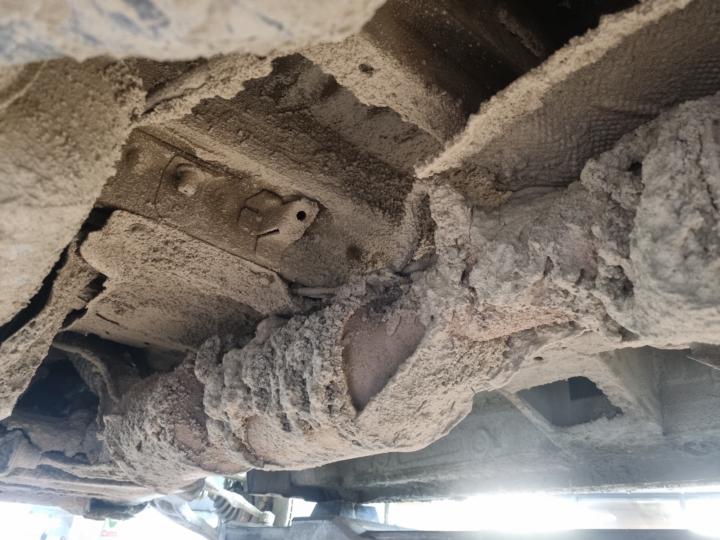 VW T6 von einer Baufirma – Unterboden komplett mit Beton überzogen 🧱