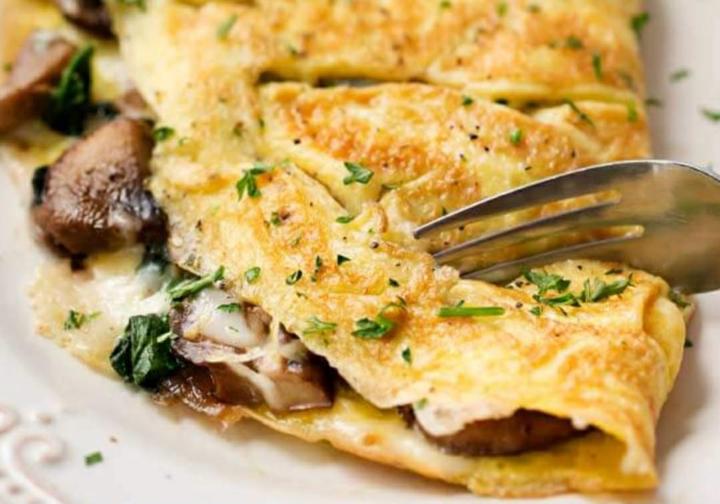 Cheesy Mushroom and Spinach Omelet