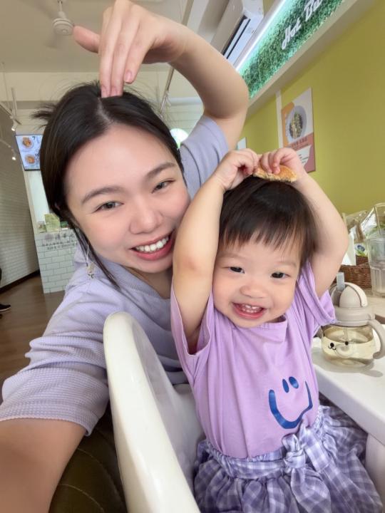吳 艾珈