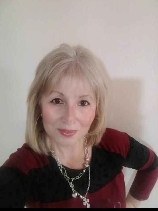 Стела Николова