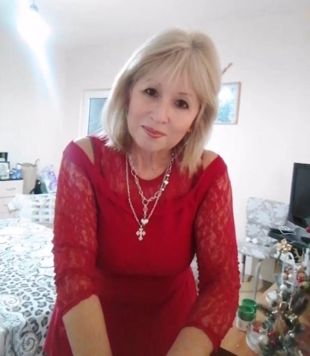 Стела Николова